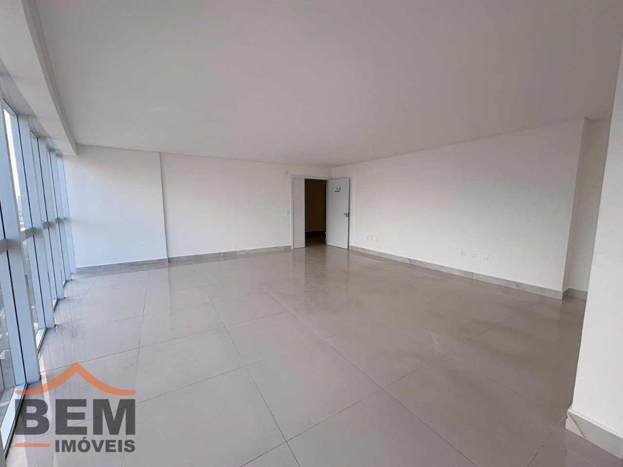 Sala Comercial para Locação com 46m² no bairro Centro, em Itajaí