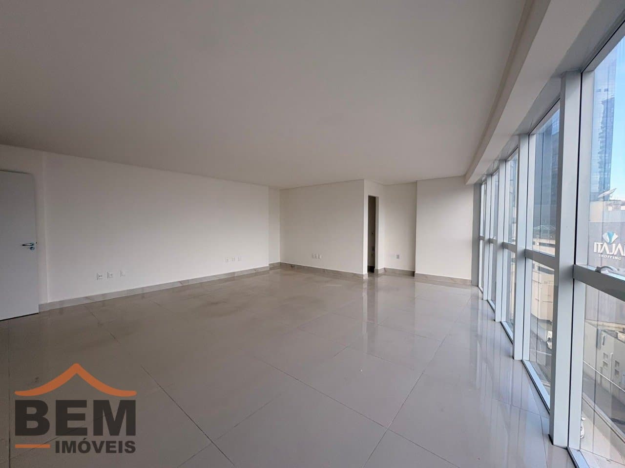 Sala Comercial para Locação com 46m² no bairro Centro, em Itajaí
