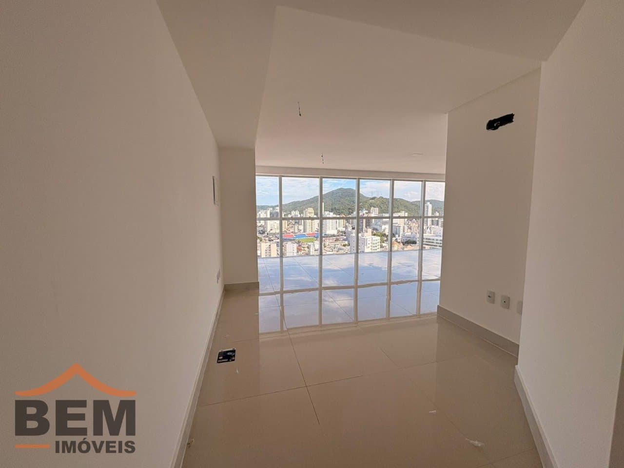 Sala Comercial para Locação com 47m² no bairro Centro, em Itajaí