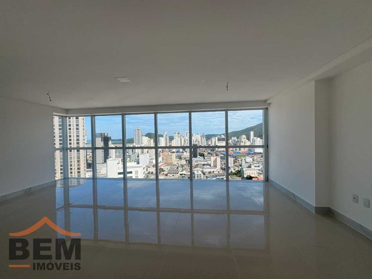 Sala Comercial para Locação com 47m² no bairro Centro, em Itajaí