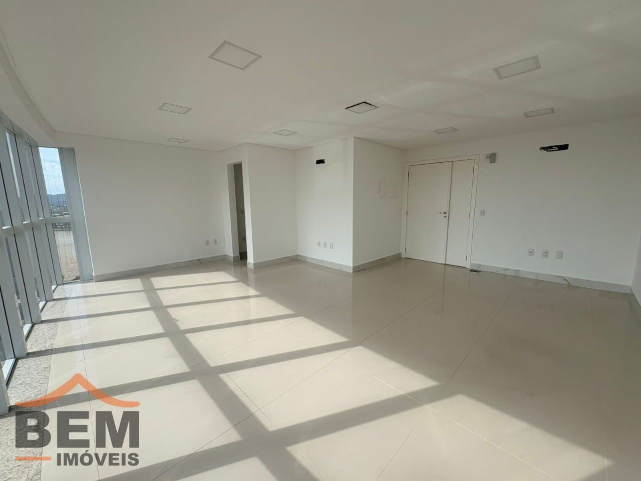 Sala Comercial para Locação com 67m² no bairro Centro, em Itajaí