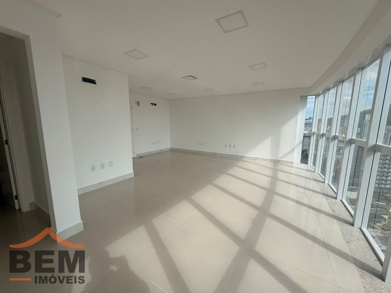 Sala Comercial para Locação com 67m² no bairro Centro, em Itajaí