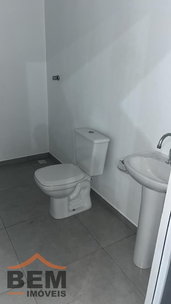 Galpão para Locação com 740m² no bairro Cordeiros, em Itajaí