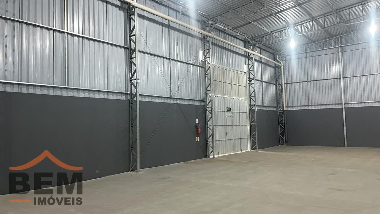 Galpão para Locação com 740m² no bairro Cordeiros, em Itajaí