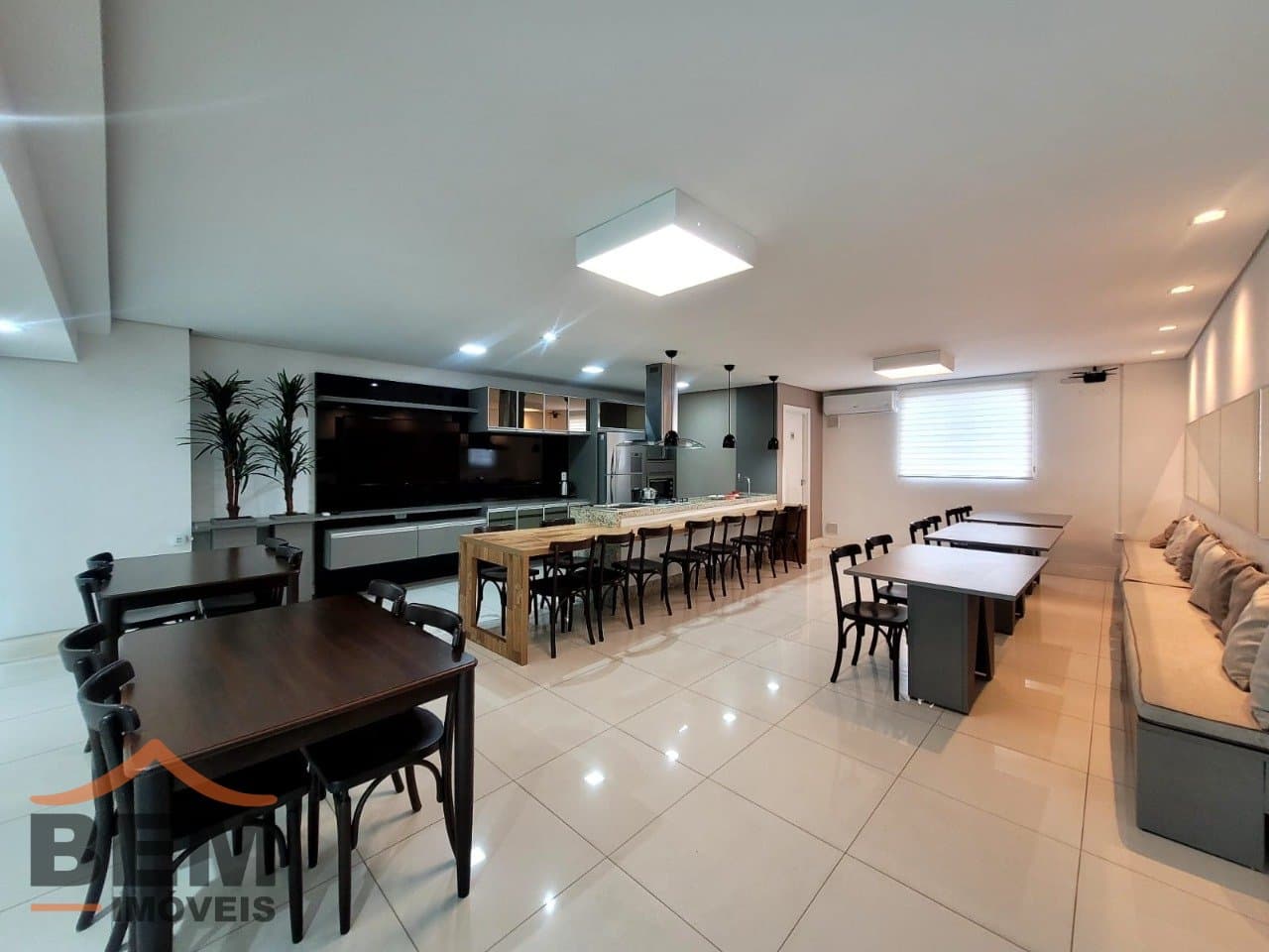Apartamento para Locação com 2 quartos e 72m² no bairro Vila Operária, em Itajaí