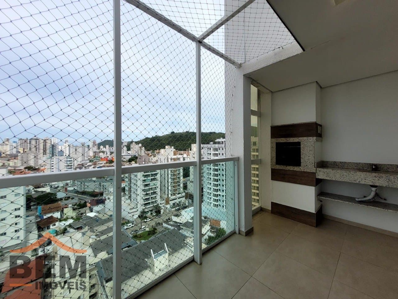 Apartamento para Locação com 2 quartos e 72m² no bairro Vila Operária, em Itajaí