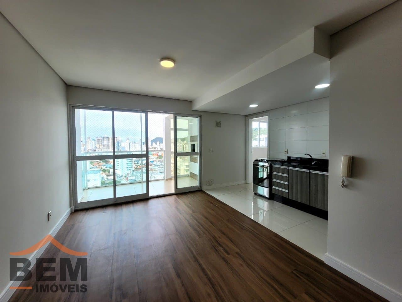 Apartamento para Locação com 2 quartos e 72m² no bairro Vila Operária, em Itajaí