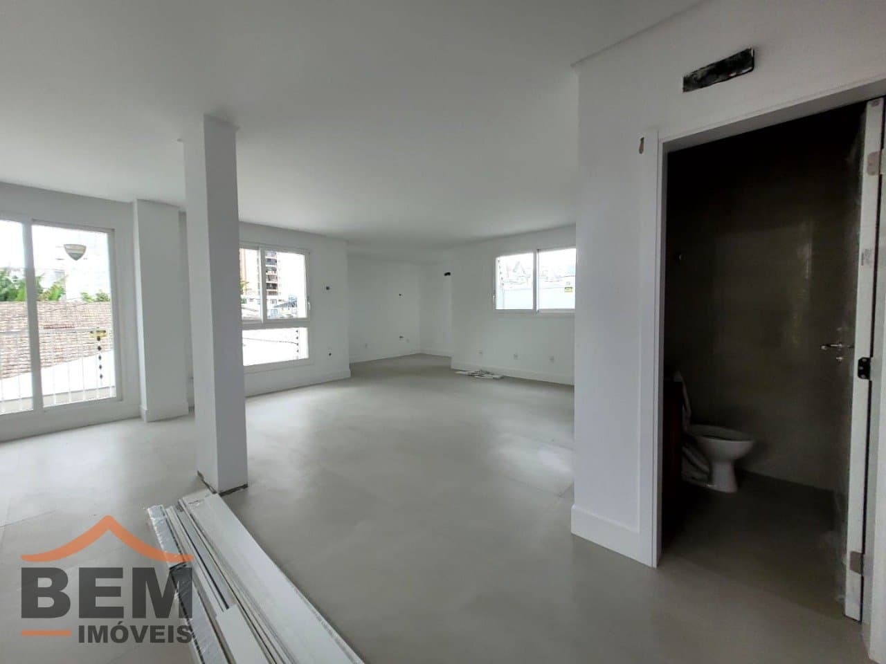 Sala Comercial para Locação com 80m² no bairro Centro, em Itajaí