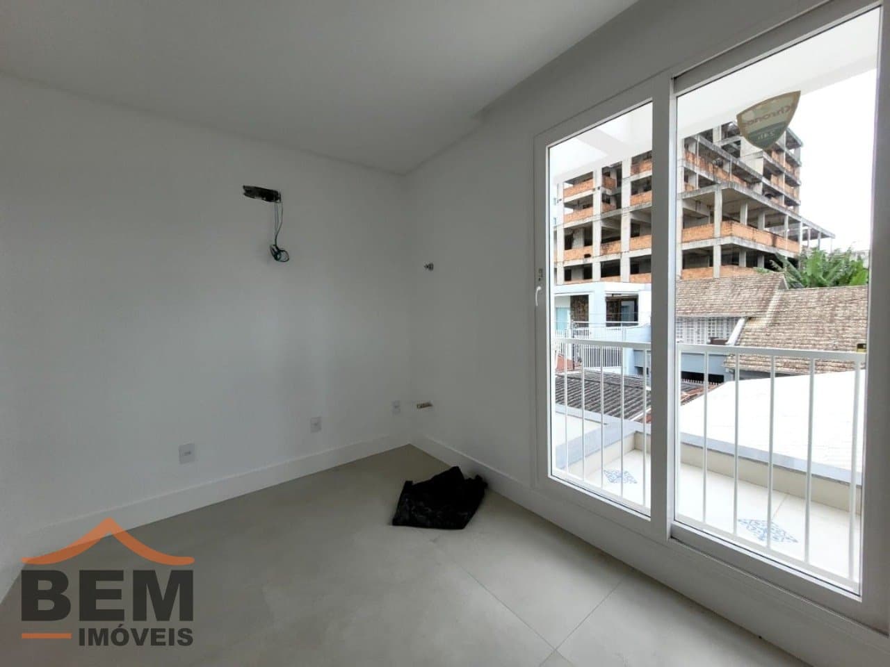 Sala Comercial para Locação com 80m² no bairro Centro, em Itajaí