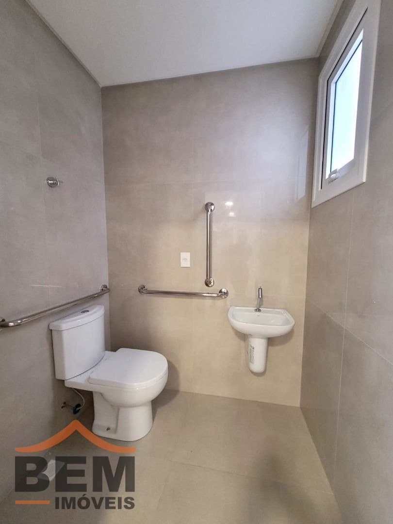 Sala Comercial para Locação com 80m² no bairro Centro, em Itajaí