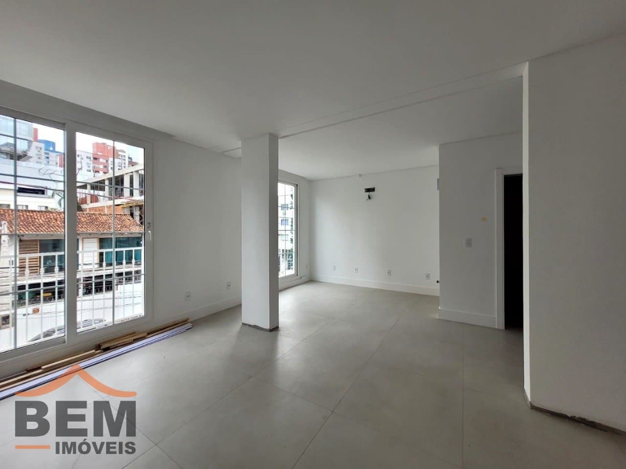 Sala Comercial para Locação com 80m² no bairro Centro, em Itajaí