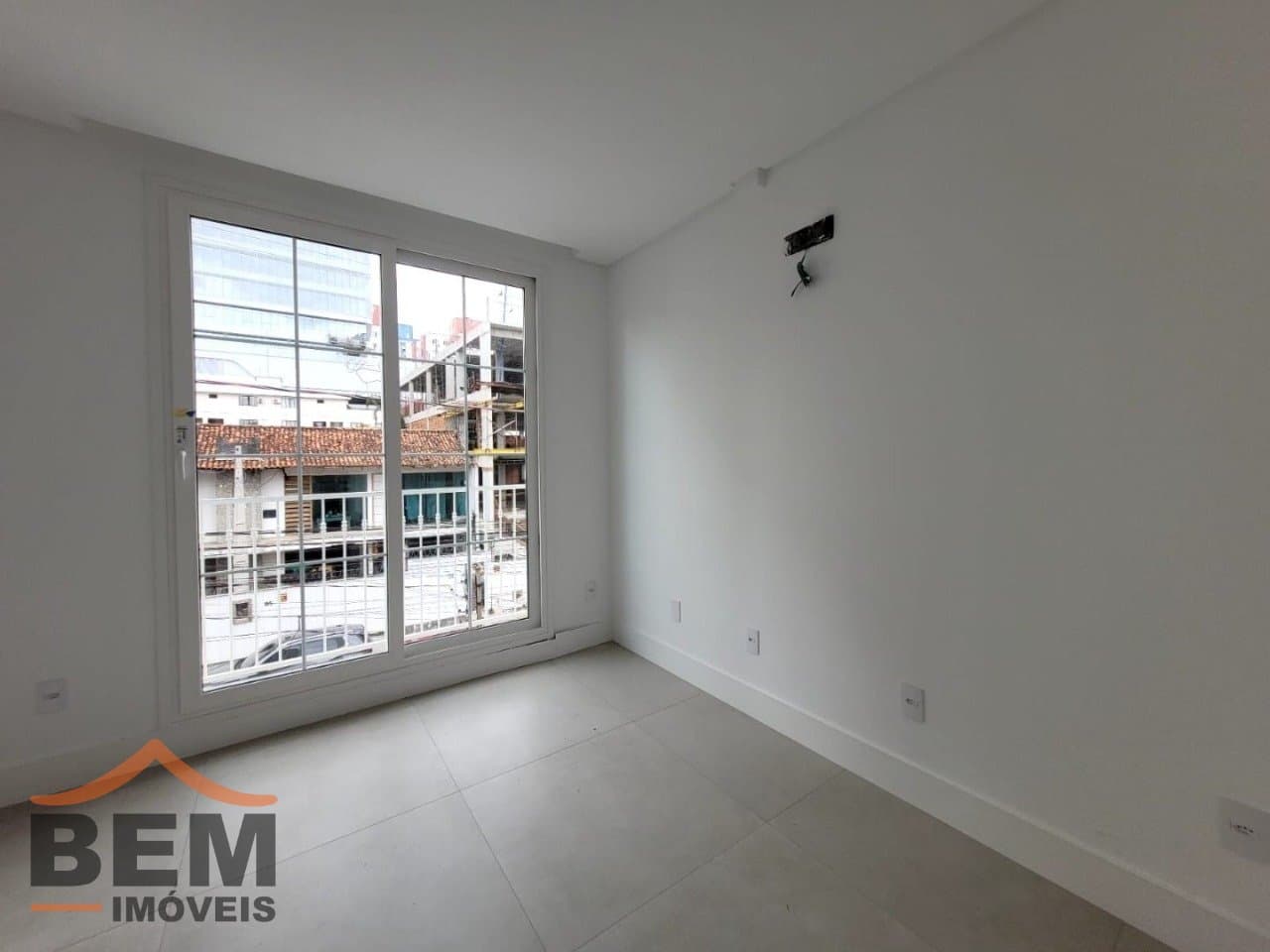 Sala Comercial para Locação com 80m² no bairro Centro, em Itajaí