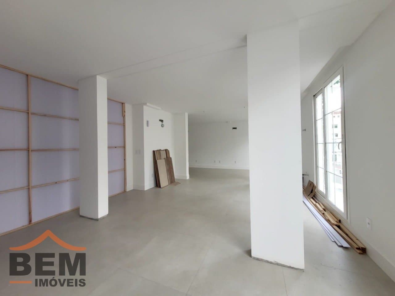 Sala Comercial para Locação com 80m² no bairro Centro, em Itajaí
