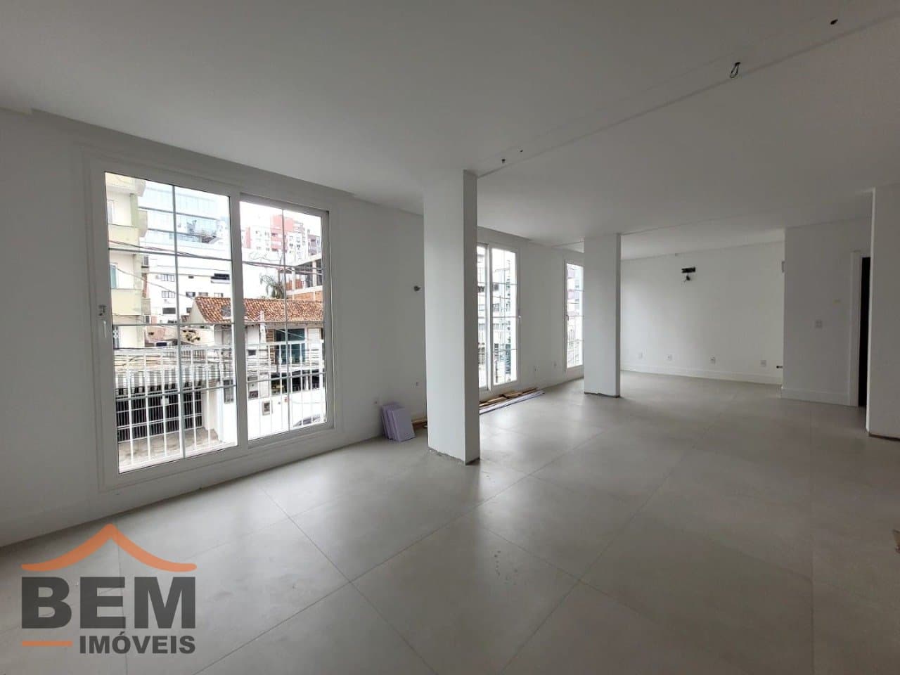 Sala Comercial para Locação com 80m² no bairro Centro, em Itajaí