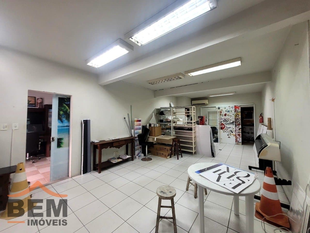 Sala Comercial para Locação com 100m² no bairro Centro, em Itajaí