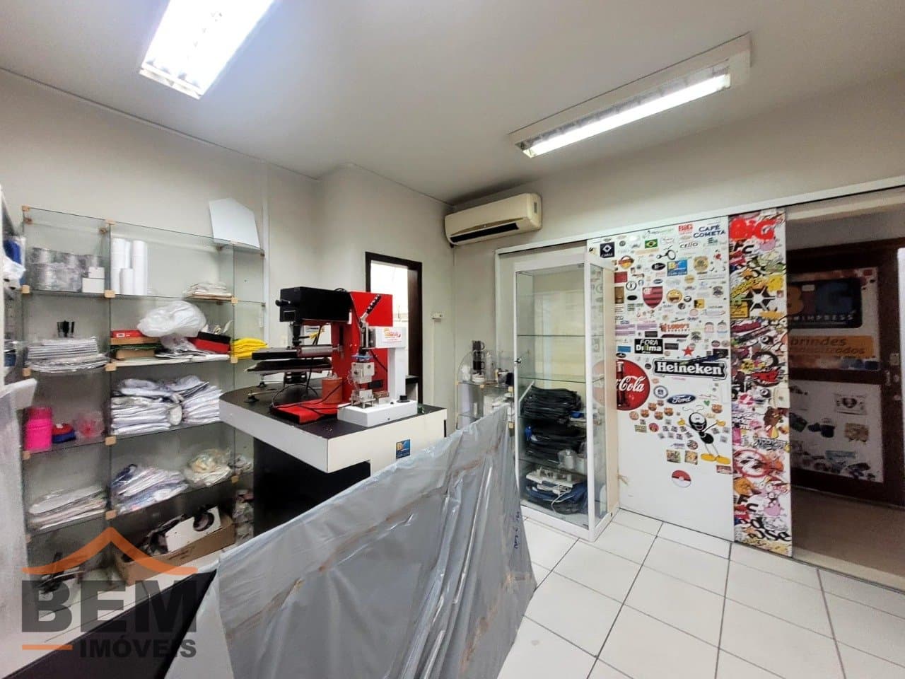 Sala Comercial para Locação com 100m² no bairro Centro, em Itajaí