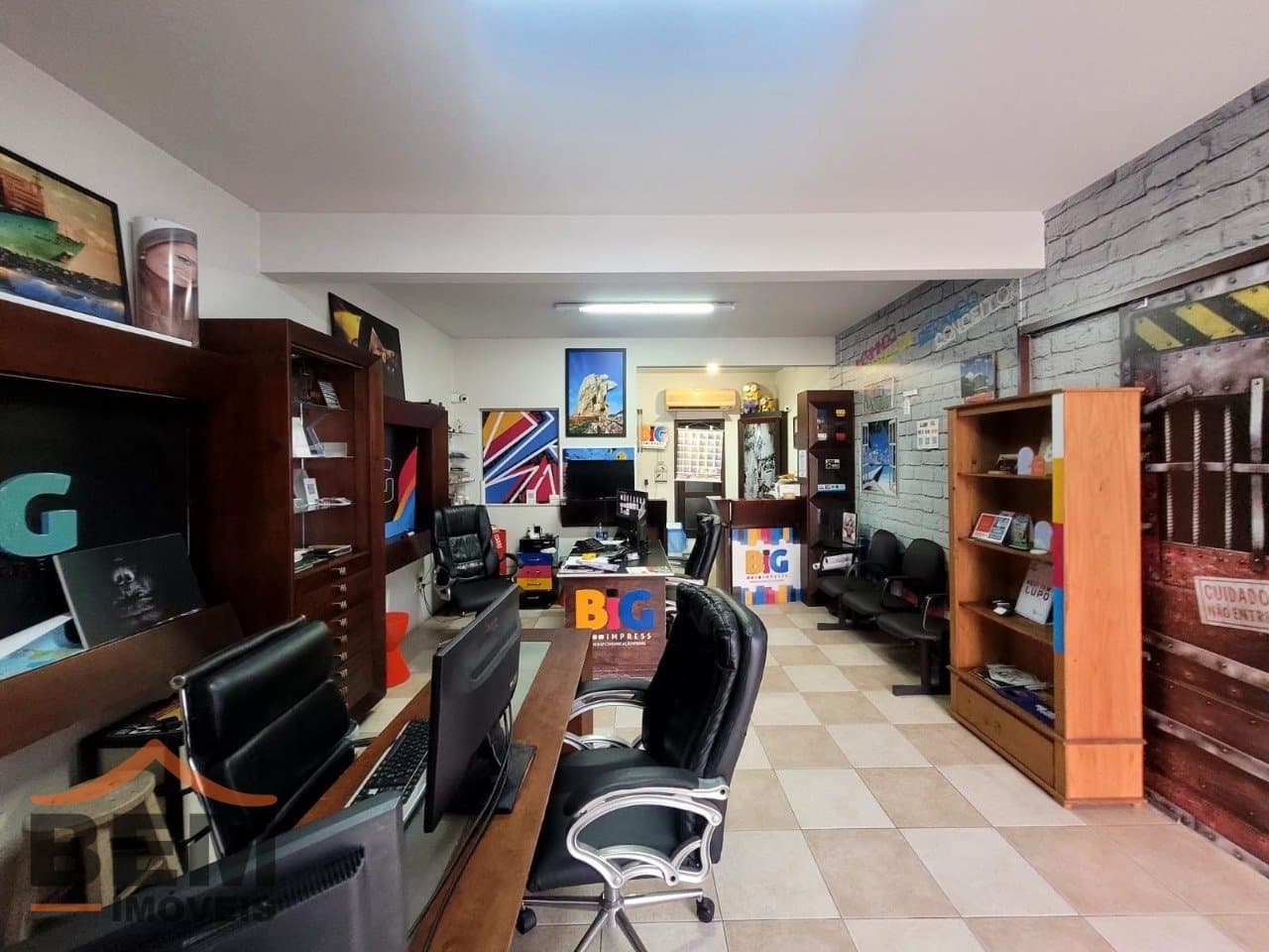 Sala Comercial para Locação com 100m² no bairro Centro, em Itajaí