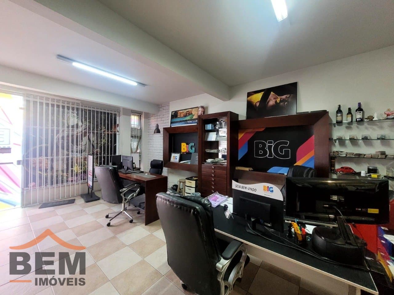 Sala Comercial para Locação com 100m² no bairro Centro, em Itajaí