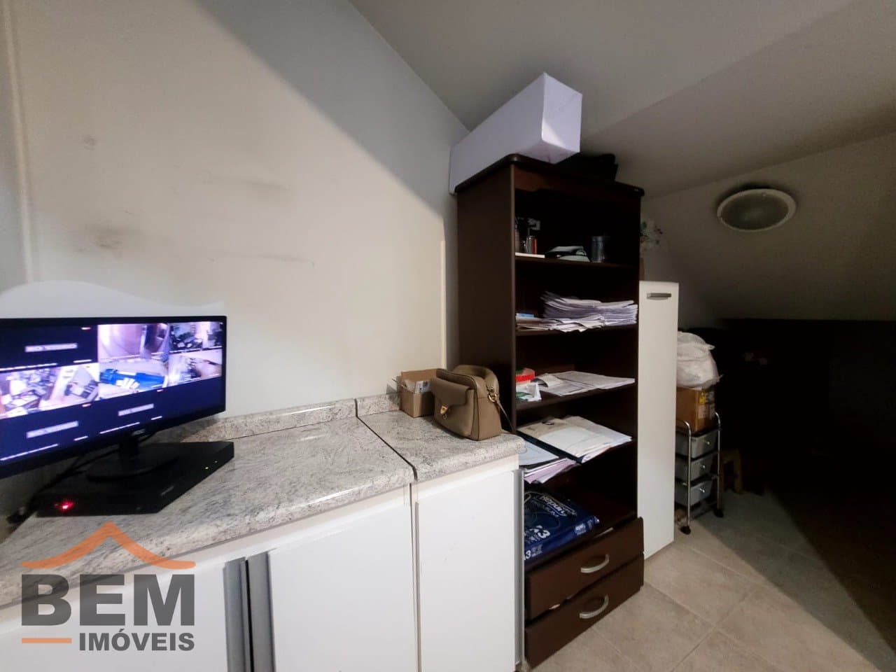 Sala Comercial para Locação com 100m² no bairro Centro, em Itajaí