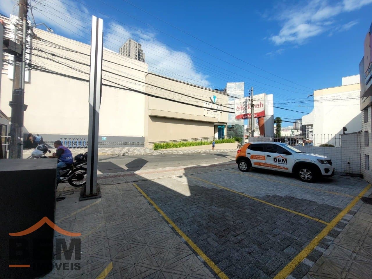 Sala Comercial para Locação com 100m² no bairro Centro, em Itajaí