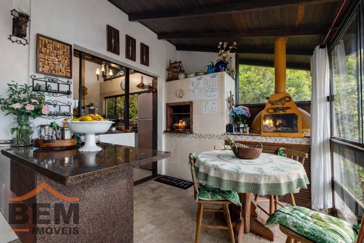 Casa para Venda com 4 quartos e 370m² no bairro Fazenda, em Itajaí