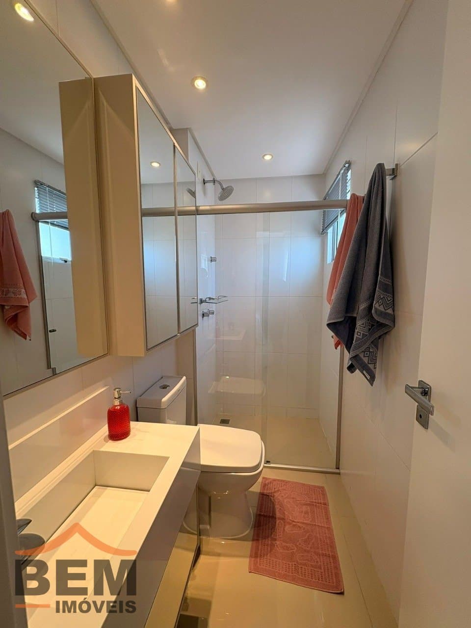 Apartamento Duplex para Locação com 4 quartos e 193m² no bairro Pioneiros, em Balneário Camboriú: 16- BANHEIRO SUÍTE 01
