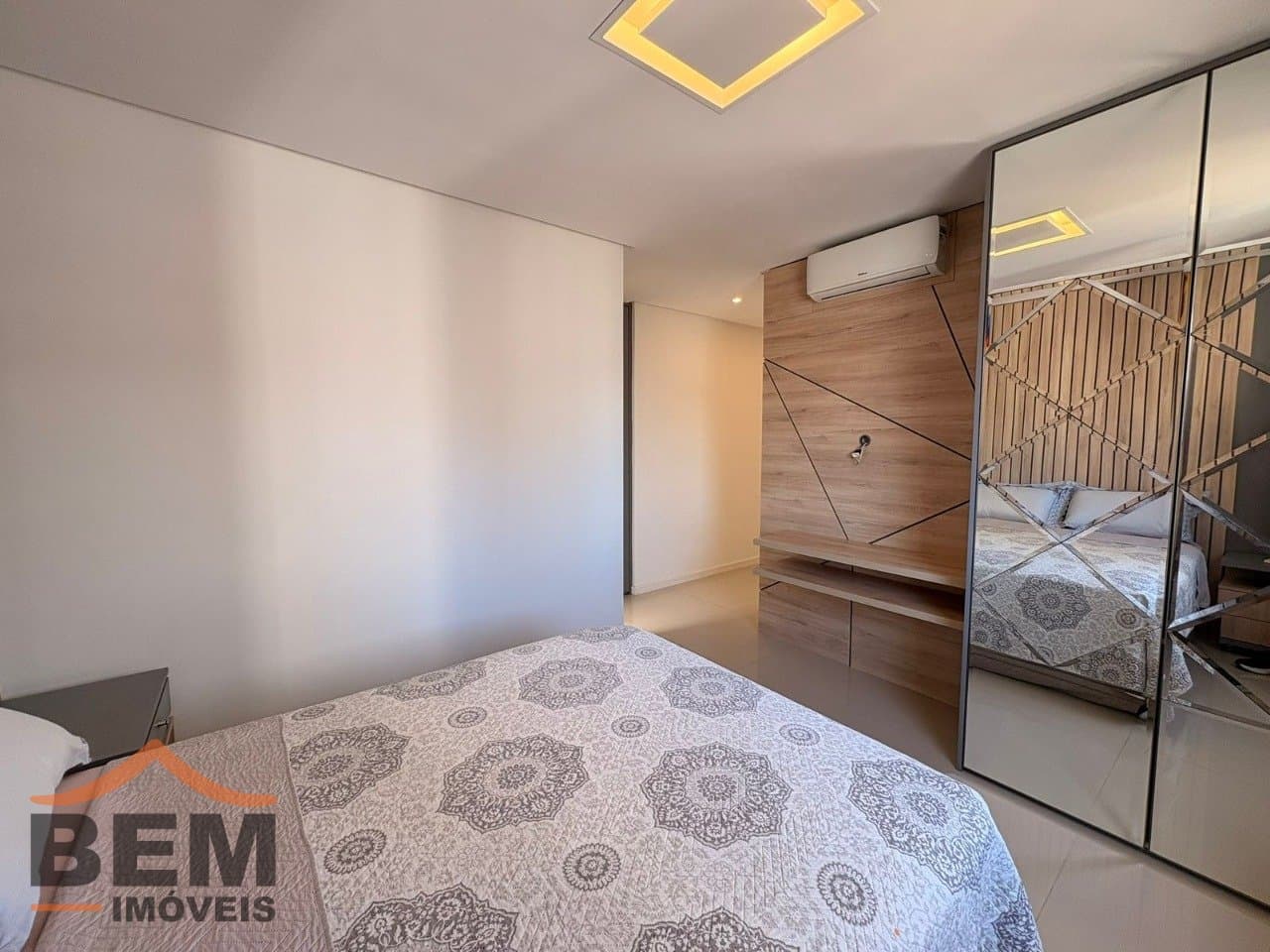 Apartamento Duplex para Locação com 4 quartos e 193m² no bairro Pioneiros, em Balneário Camboriú: 21- DORMITÓRIO SUÍTE 04