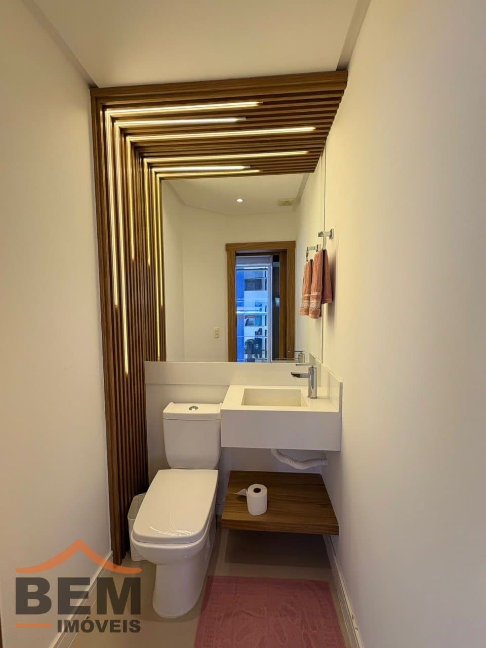 Apartamento Duplex para Locação com 4 quartos e 193m² no bairro Pioneiros, em Balneário Camboriú: 05- LAVABO 