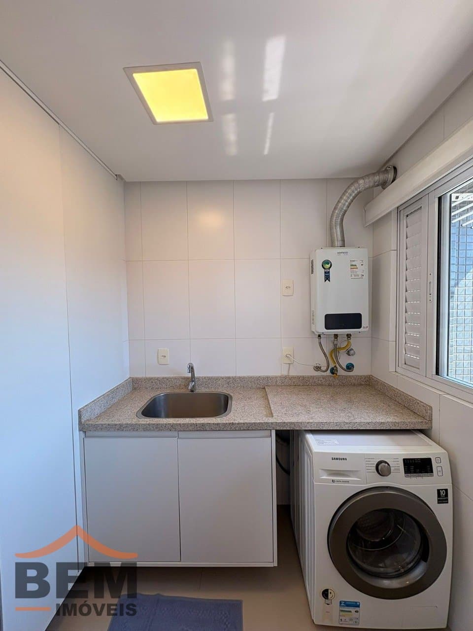 Apartamento Duplex para Locação com 4 quartos e 193m² no bairro Pioneiros, em Balneário Camboriú: 07- LAVANDERIA 