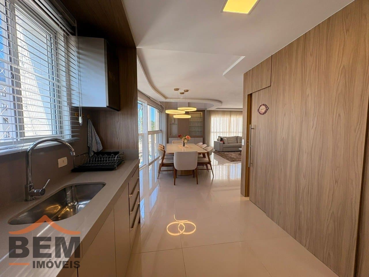 Apartamento Duplex para Locação com 4 quartos e 193m² no bairro Pioneiros, em Balneário Camboriú: 04- COZINHA 
