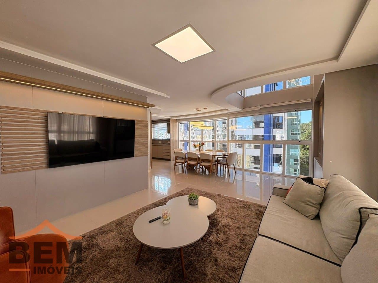 Apartamento Duplex para Locação com 4 quartos e 193m² no bairro Pioneiros, em Balneário Camboriú: 01- SALA DE ESTAR 
