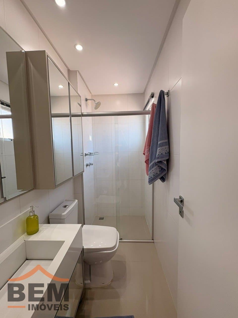 Apartamento Duplex para Locação com 4 quartos e 193m² no bairro Pioneiros, em Balneário Camboriú: 20- BANHEIRO SUÍTE 03