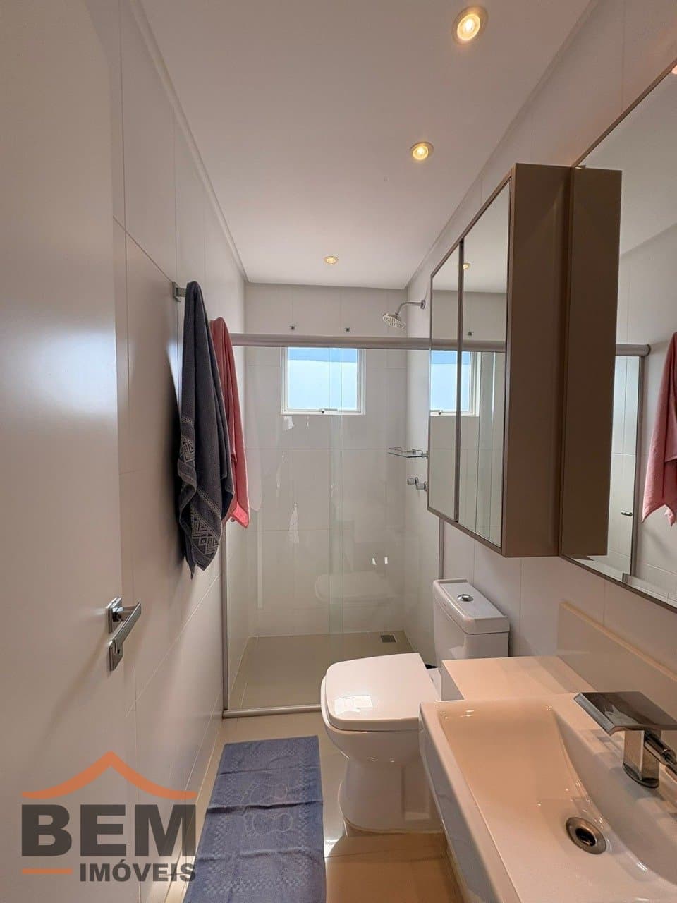 Apartamento Duplex para Locação com 4 quartos e 193m² no bairro Pioneiros, em Balneário Camboriú: 22- BANHEIRO SUÍTE 04