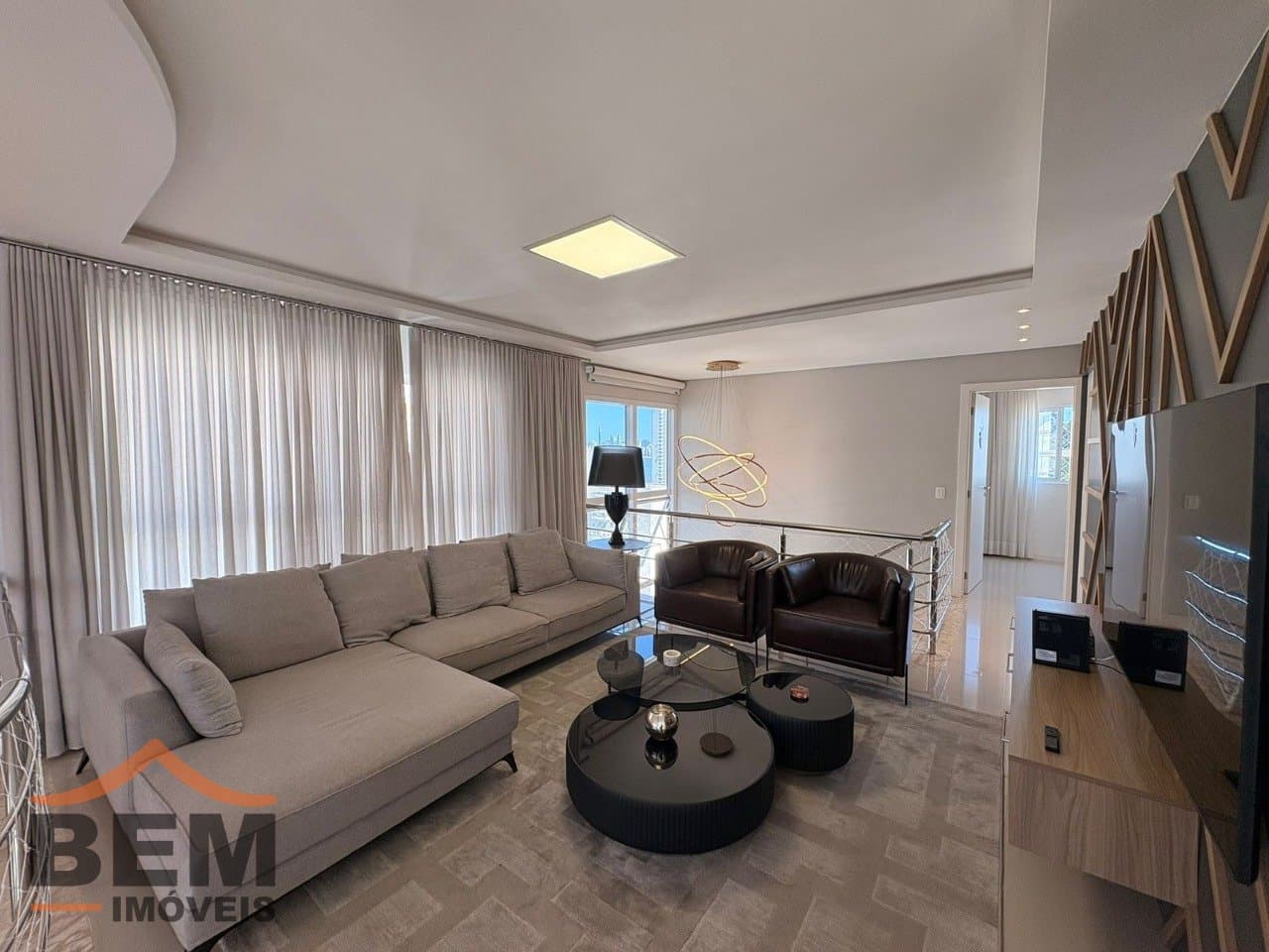 Apartamento Duplex para Locação com 4 quartos e 193m² no bairro Pioneiros, em Balneário Camboriú: 09- SALA DE ESTAR 