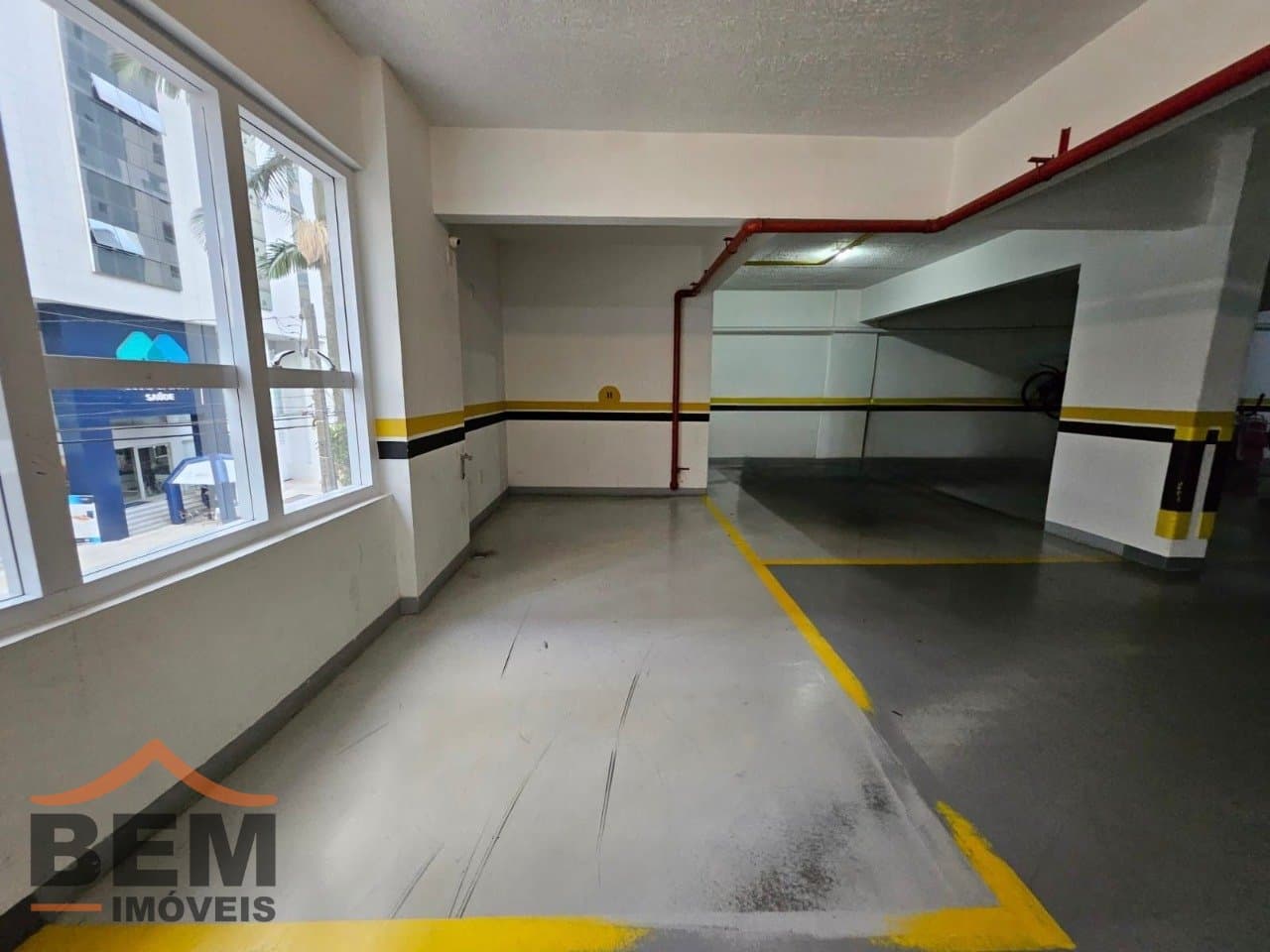 Apartamento Duplex para Locação com 4 quartos e 193m² no bairro Pioneiros, em Balneário Camboriú: 31- ESTACIONAMENTO 