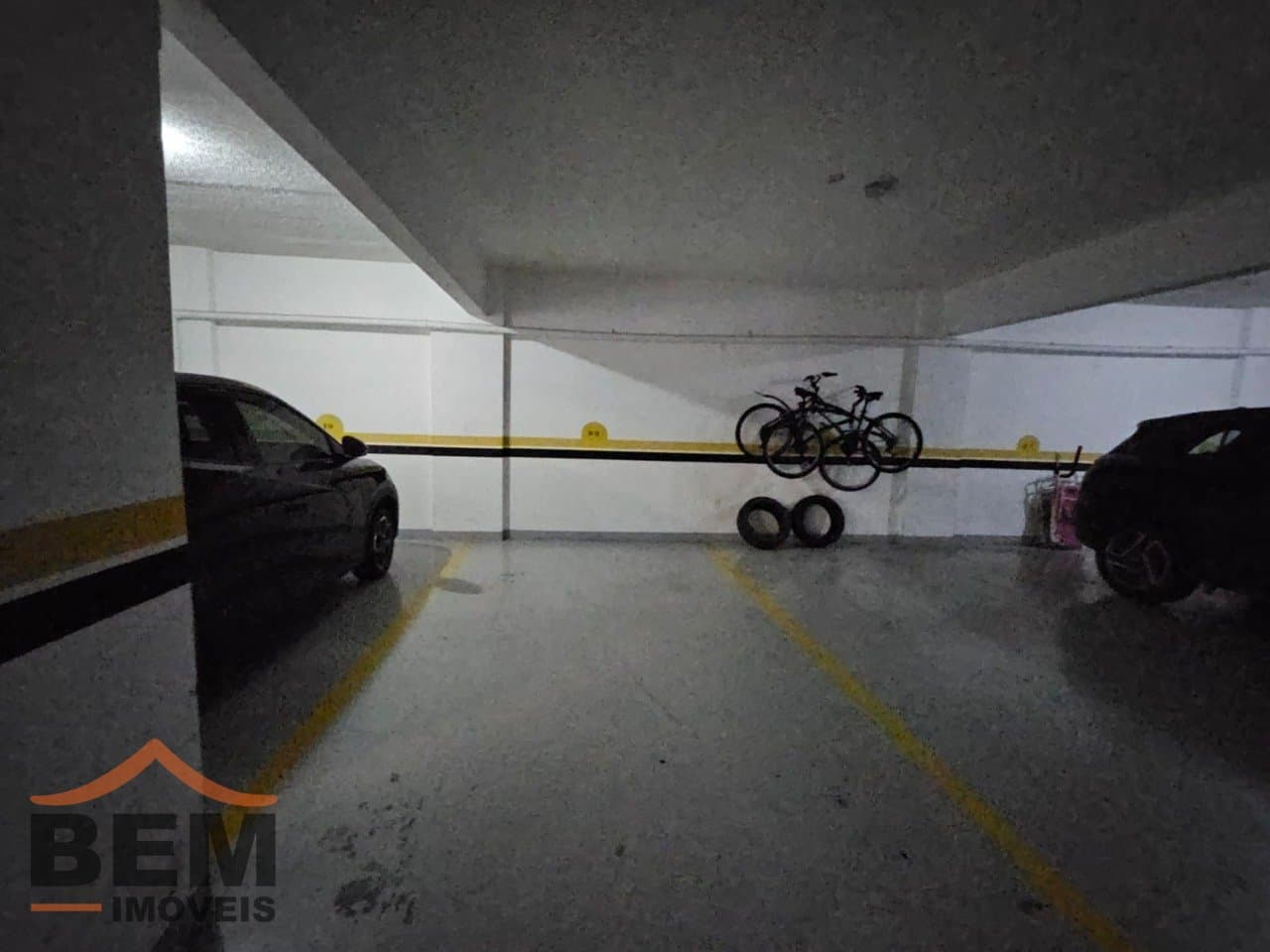 Apartamento Duplex para Locação com 4 quartos e 193m² no bairro Pioneiros, em Balneário Camboriú: 33- ESTACIONAMENTO 