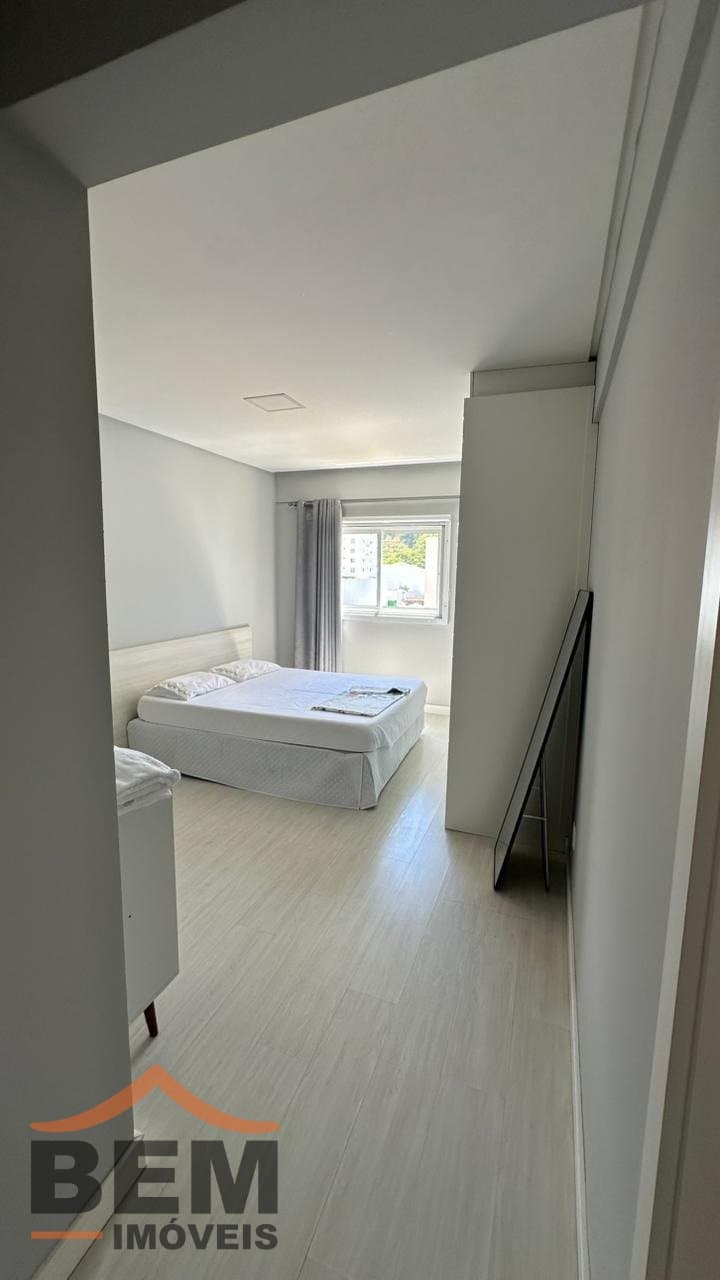 Apartamento com 2 quartos e 78m² no bairro Pioneiros, em Balneário Camboriú: 10- DORMITÓRIO 01