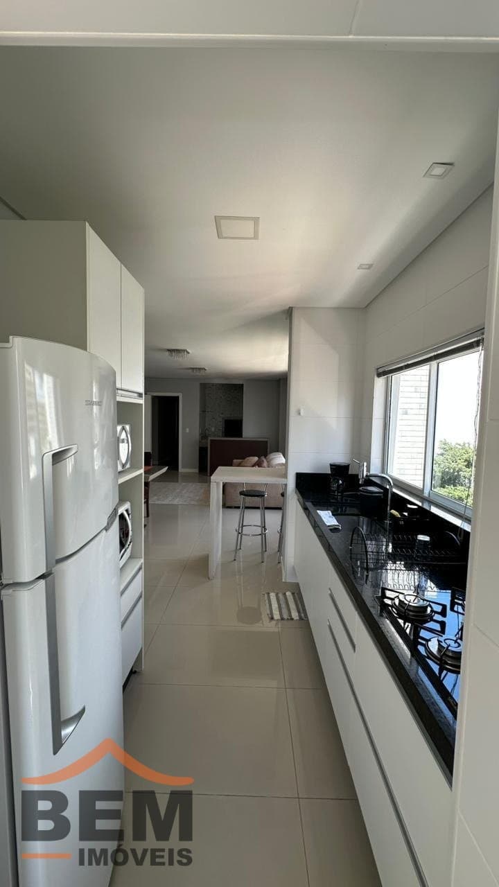 Apartamento com 2 quartos e 78m² no bairro Pioneiros, em Balneário Camboriú: 08- COZINHA 