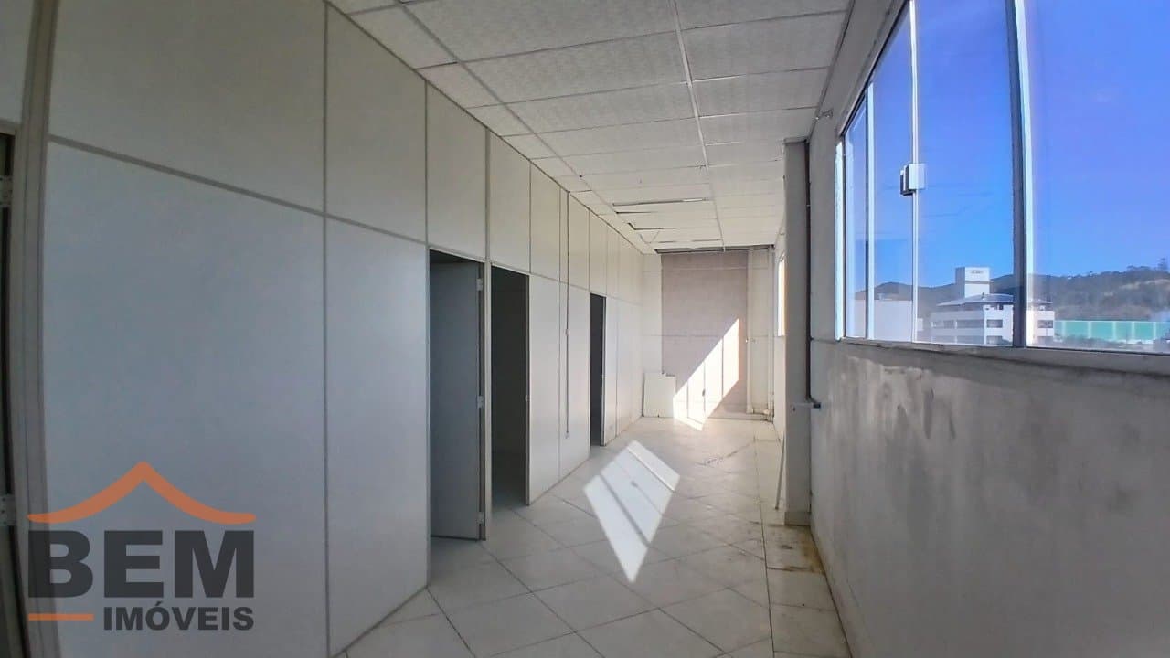 Sala Comercial para Venda com 725m² no bairro Cedro, em Camboriú