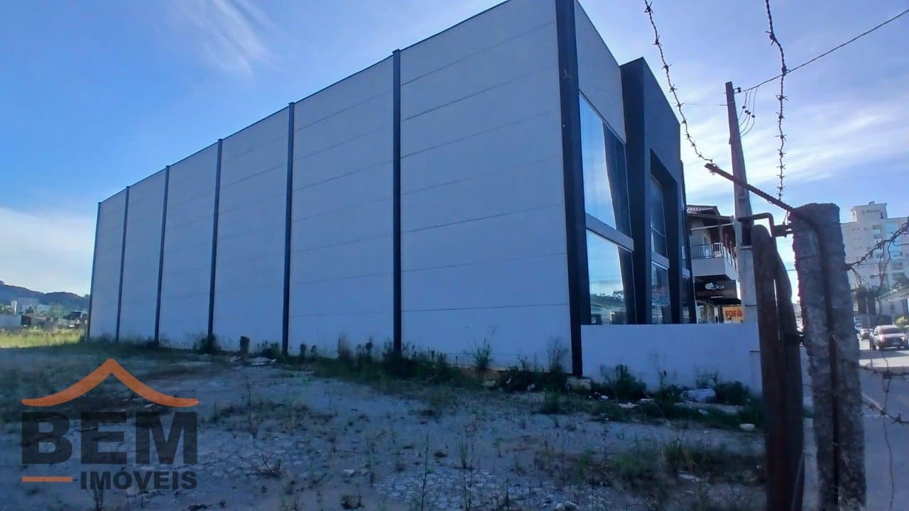 Sala Comercial para Venda com 725m² no bairro Cedro, em Camboriú
