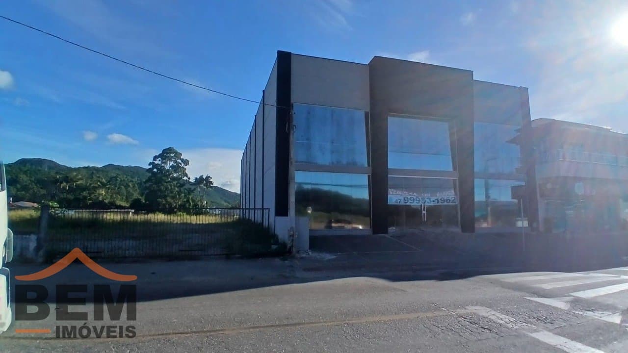 Sala Comercial para Venda com 725m² no bairro Cedro, em Camboriú