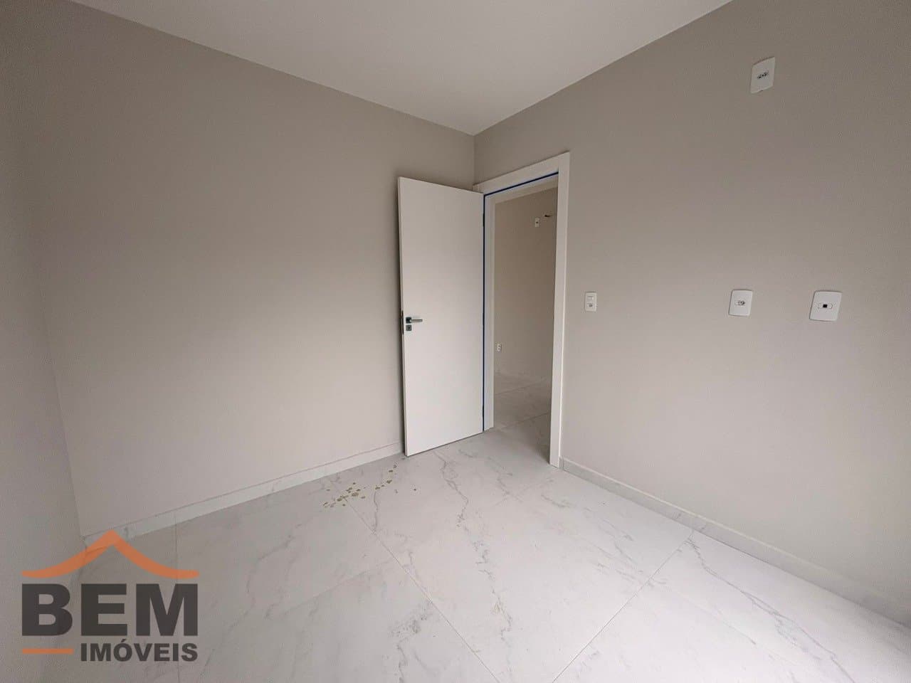 Apartamento para Locação com 2 quartos e 60m² no bairro Portal 2, em Itajaí