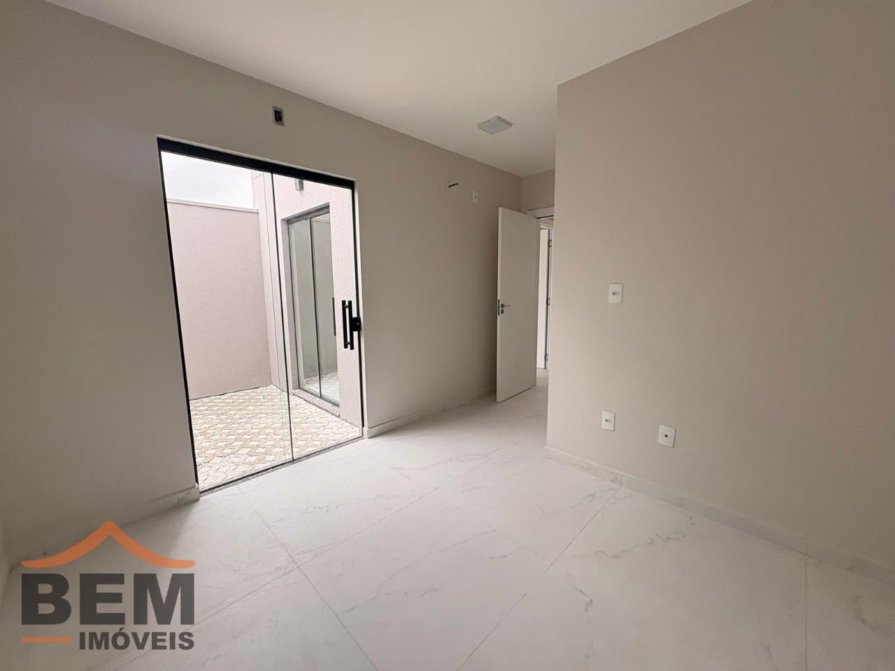 Apartamento para Locação com 2 quartos e 60m² no bairro Portal 2, em Itajaí