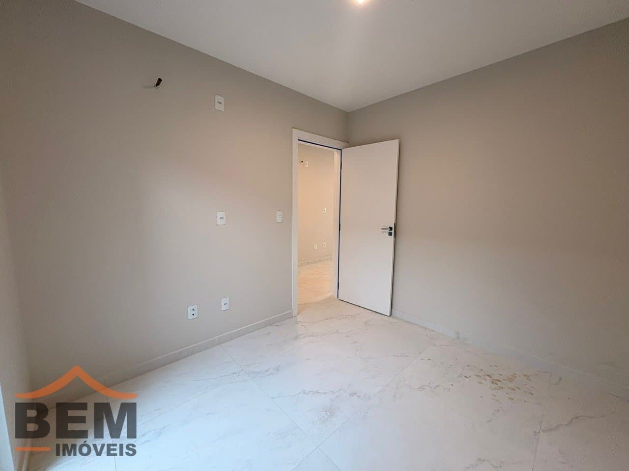Apartamento para Locação com 2 quartos e 60m² no bairro Portal 2, em Itajaí