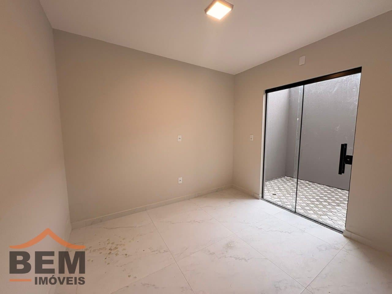 Apartamento para Locação com 2 quartos e 60m² no bairro Portal 2, em Itajaí