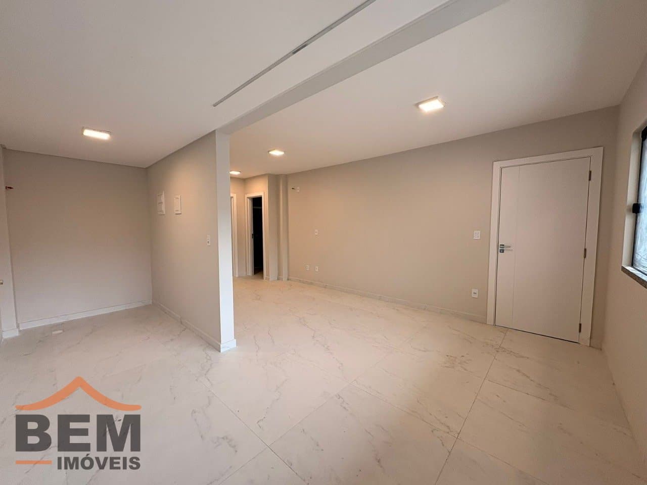 Apartamento para Locação com 2 quartos e 60m² no bairro Portal 2, em Itajaí