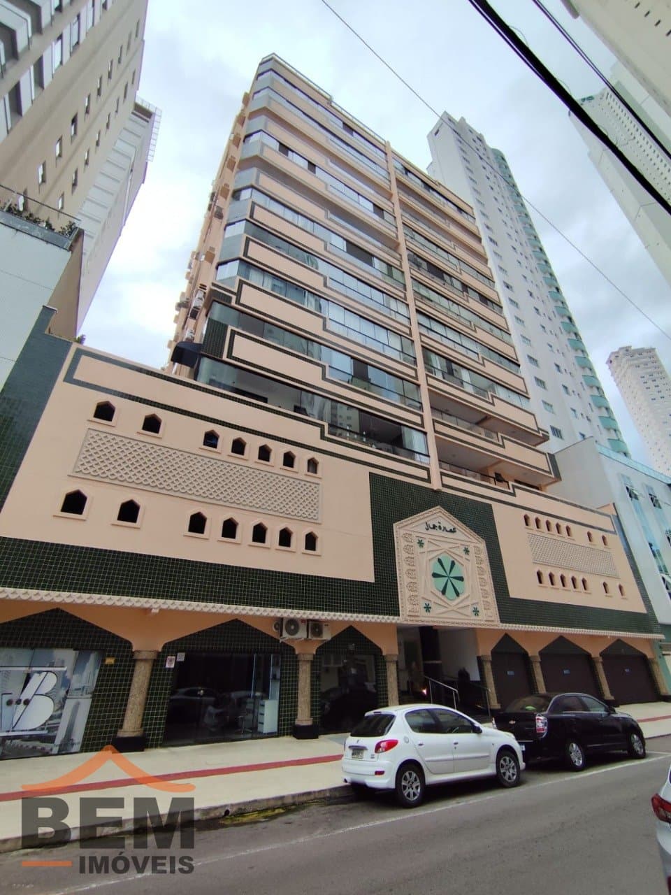 Apartamento para Venda com 2 quartos e 107m² no bairro Pioneiros, em Balneário Camboriú