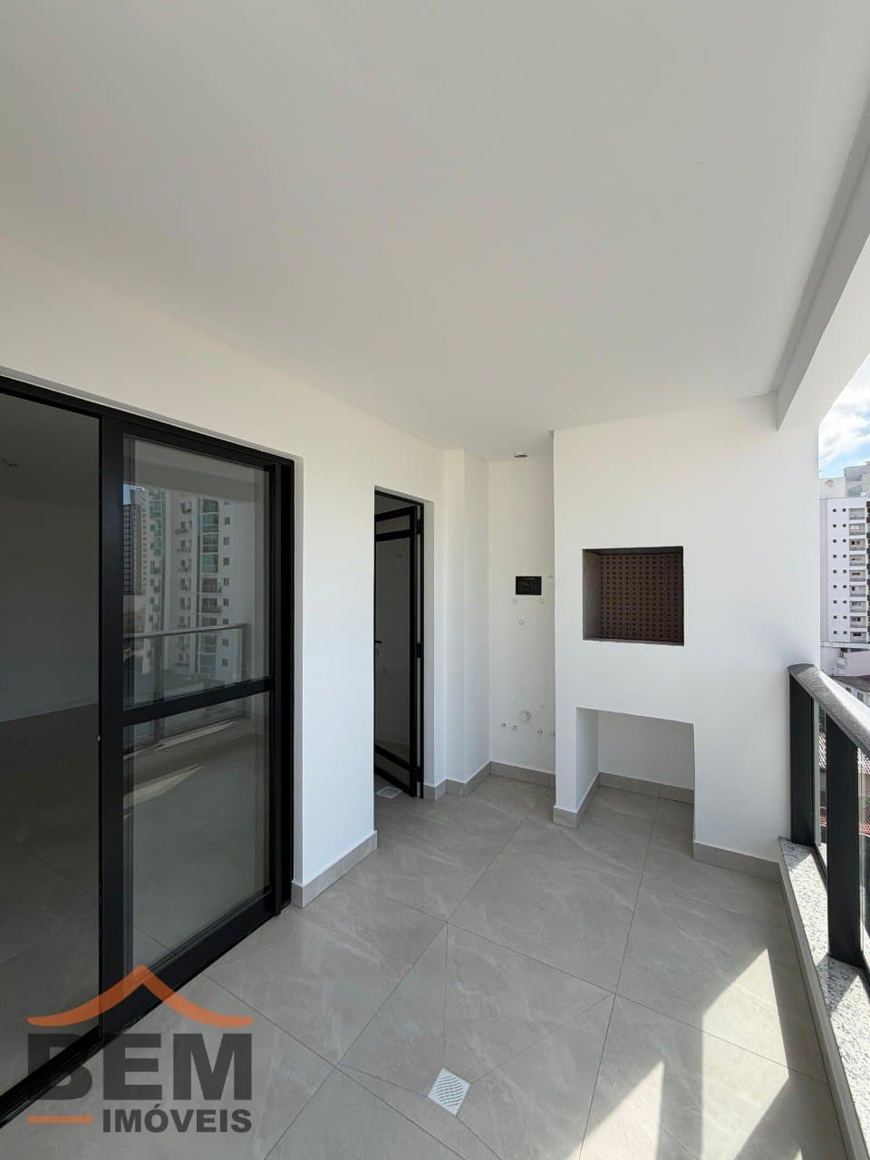 Apartamento para Venda com 3 quartos e 83m² no bairro Vila Operária, em Itajaí