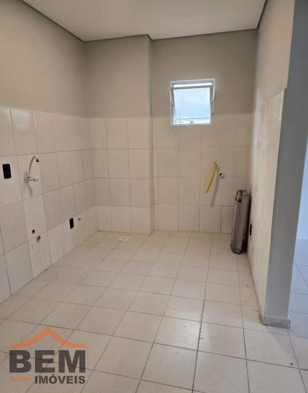 Apartamento para Locação com 1 quarto e 40m² no bairro Nações, em Balneário Camboriú: 04- COZINHA 