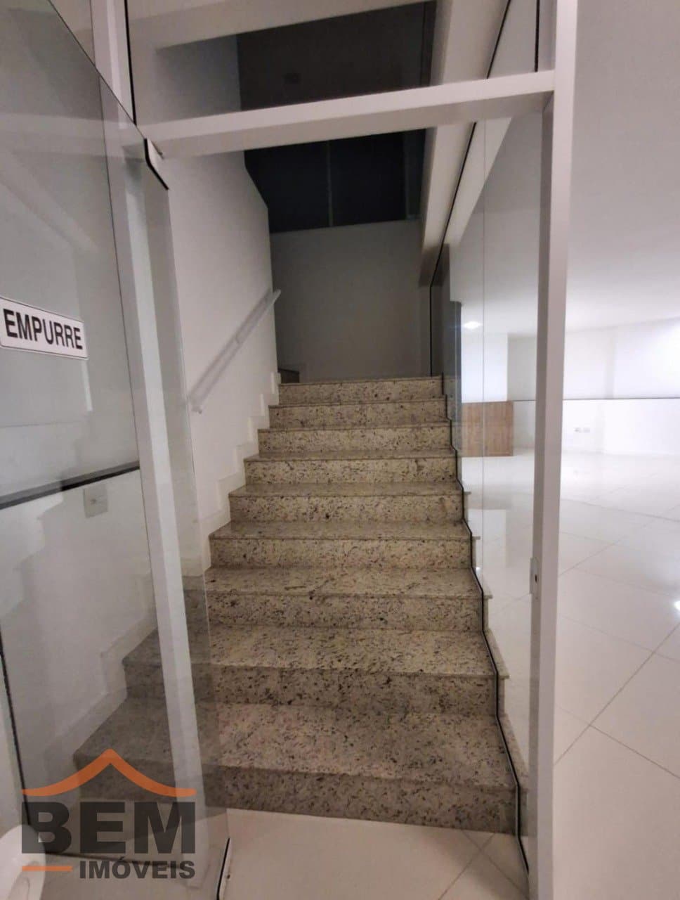 Sala Comercial com 220m² no bairro Centro, em Balneário Camboriú